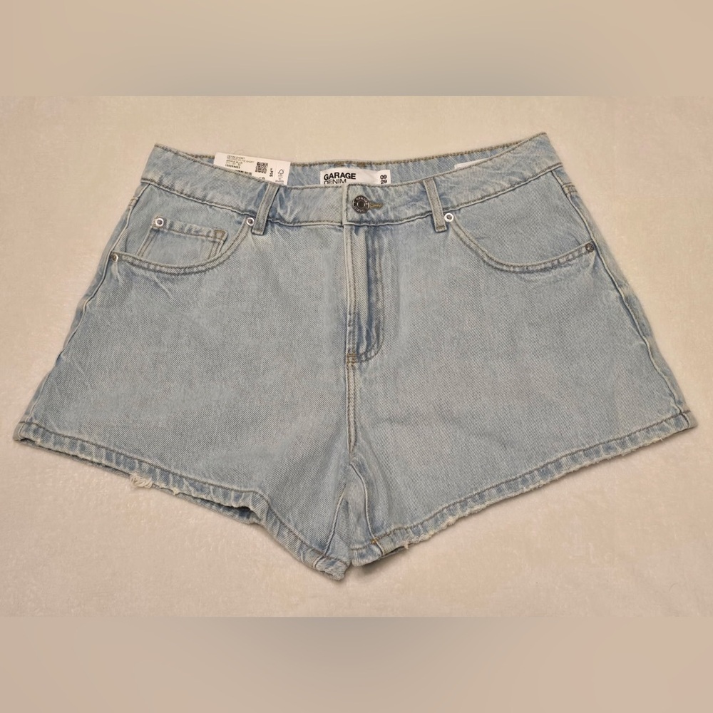 Garage Light Wash High-Rise Denim Shorts Size 9 NWT